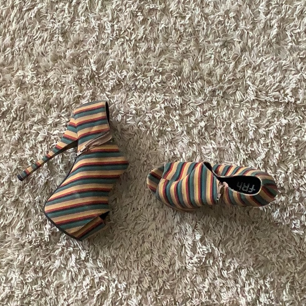Liliana Multi- Color Heels
